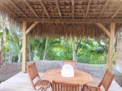 Studio Ti Kaye avec Jacuzzi — 4-Star Luxury Hotel in Les Trois-Ilets, Martinique