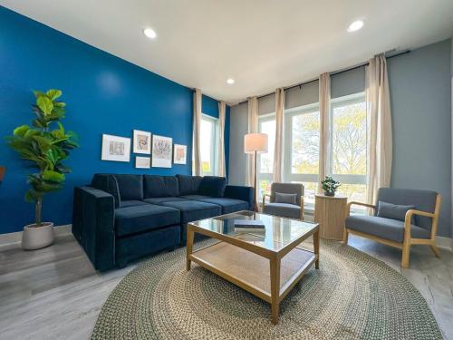 Stylish Cozy 3BR Retreat with Free Parking Near Pilsen Art Center Douglas Park and University of Illinois Chicago — 4-Star Luxury Hotel in Chicago, United States