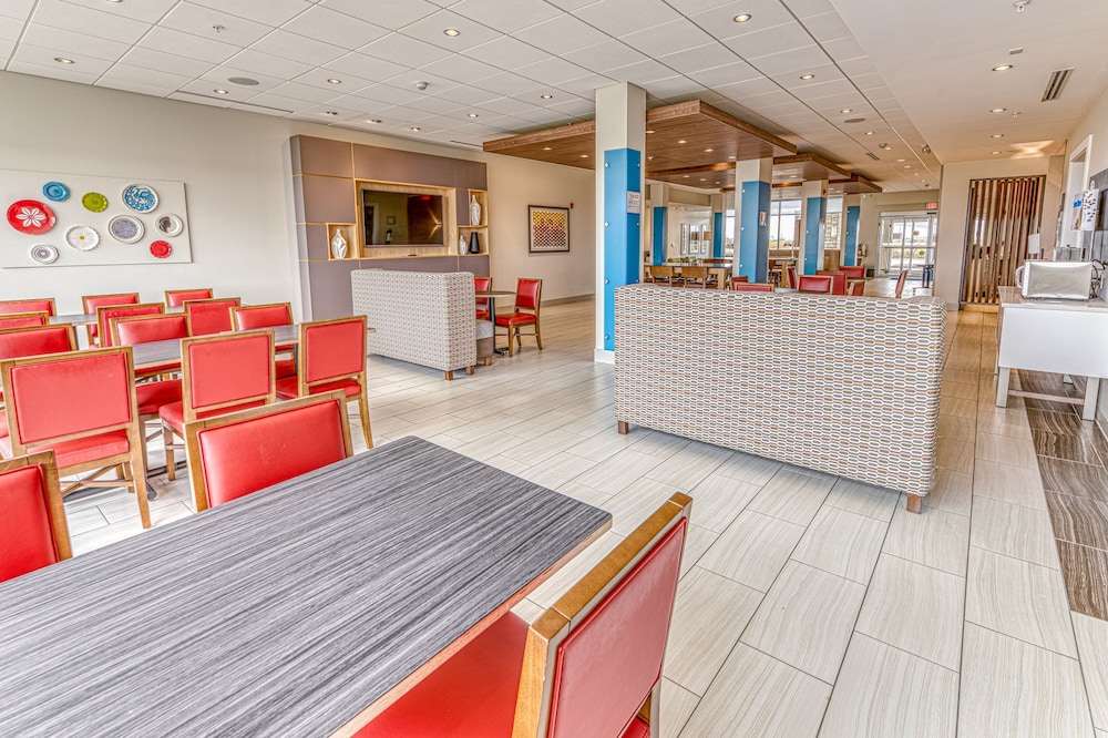 Holiday Inn Express & Suites Rantoul an IHG Hotel - photo 4