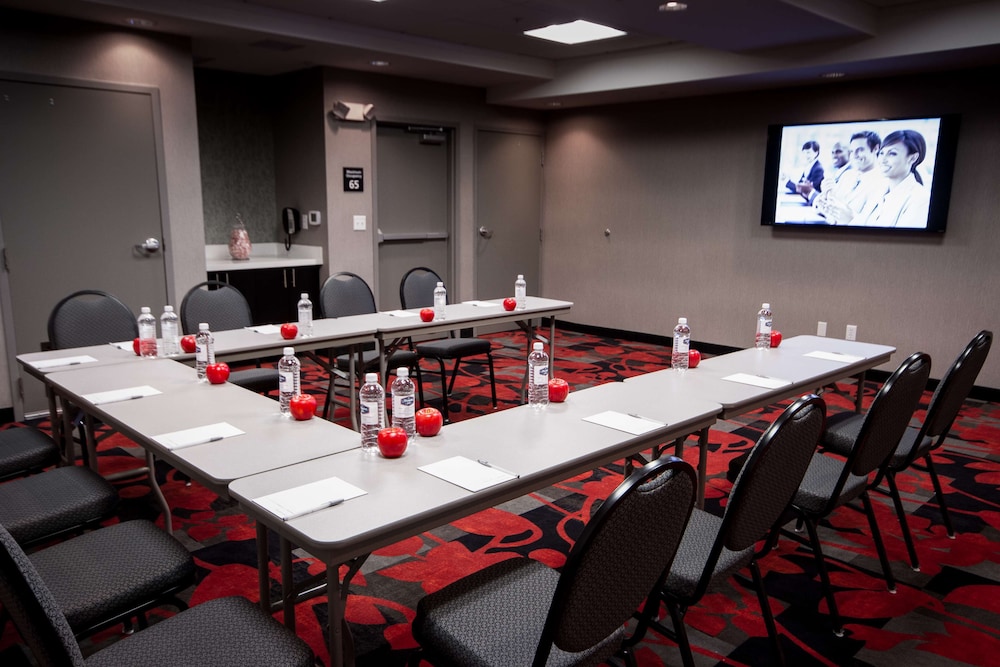 Hampton Inn & Suites Roanoke Airport - photo 43