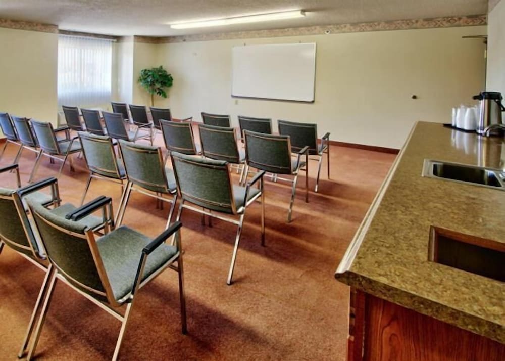 Western Skies Inn And Suites - photo 22