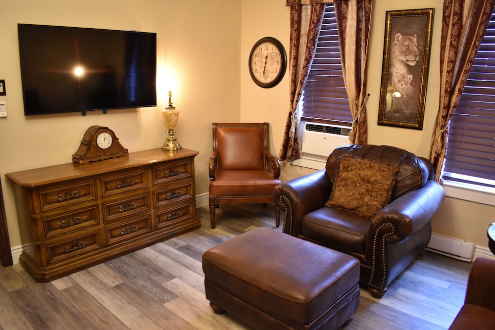 Silver Horseshoe Inn - photo 32