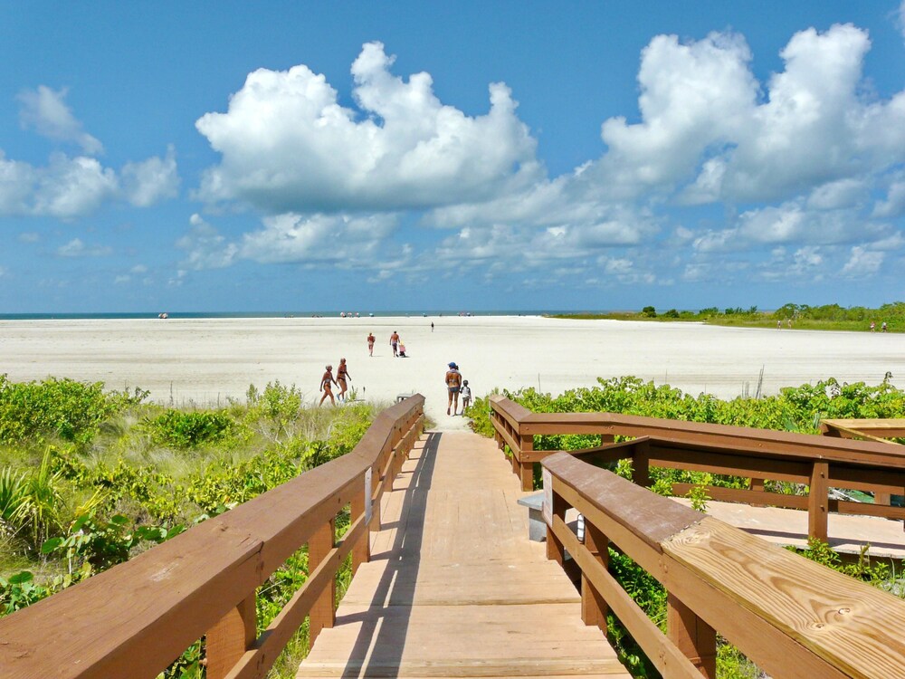 South Seas Tower 1 1212 in Marco Island, United States