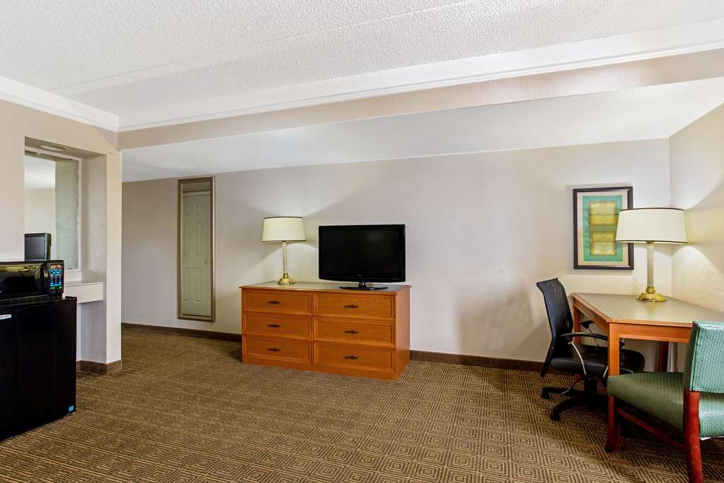 La Quinta Inn by Wyndham Denver Northglenn - photo 32