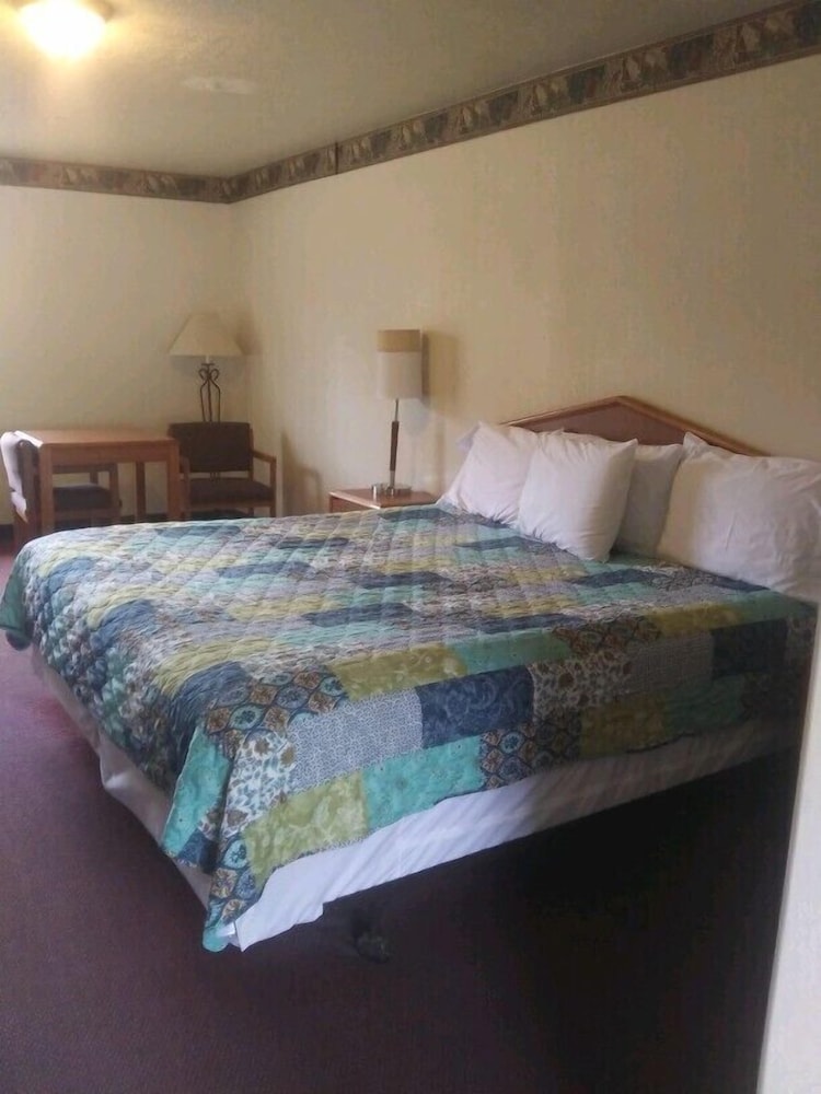Whispering Creek Lodging & RV Resort - photo 24