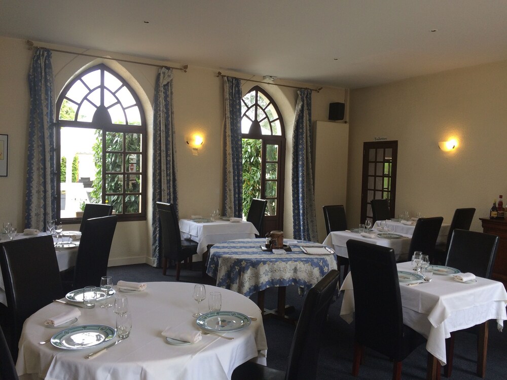 H tel Restaurant Le Prieur in Vignoux-Sur-Barangeon, France