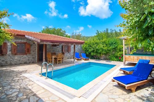 Tek Katlı Havuzu Korunaklı Villa — 4-Star Luxury Hotel in Kinali, Turkey
