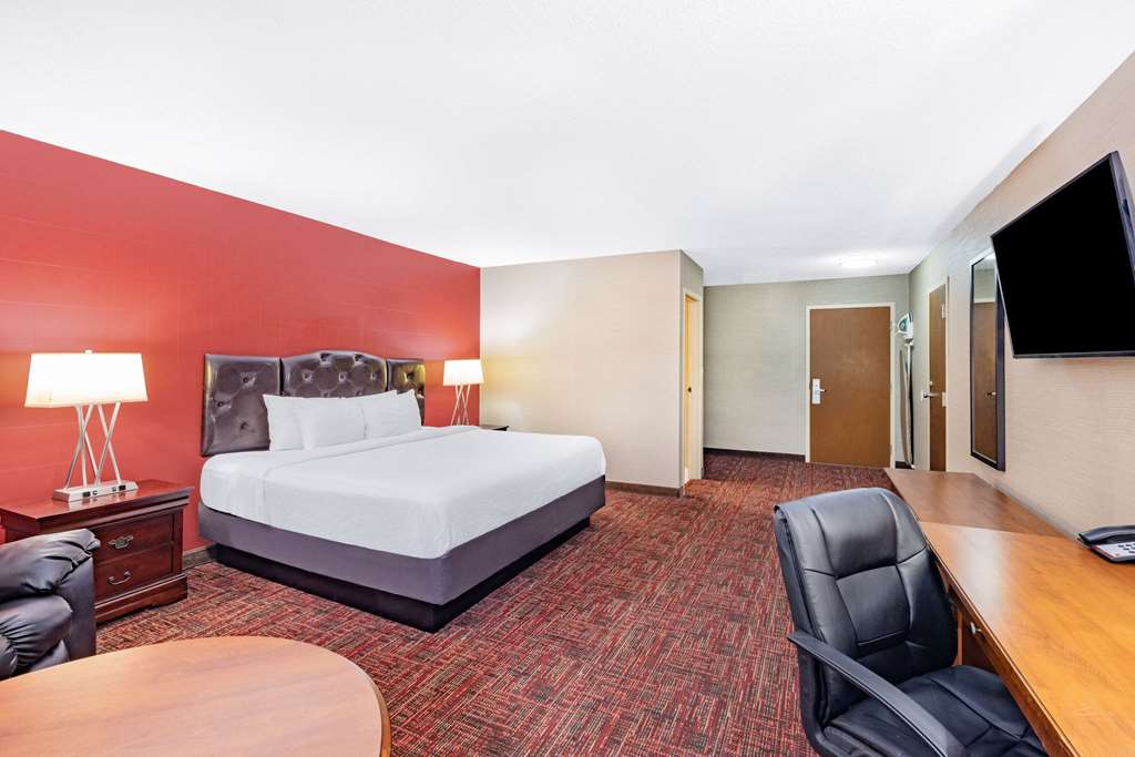Ramada by Wyndham Grand Forks - photo 28