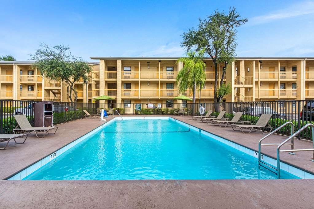 La Quinta Inn by Wyndham Miami Airport North - photo 2