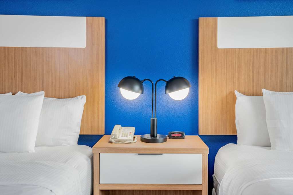 La Quinta Inn & Suites by Wyndham Katy - photo 17