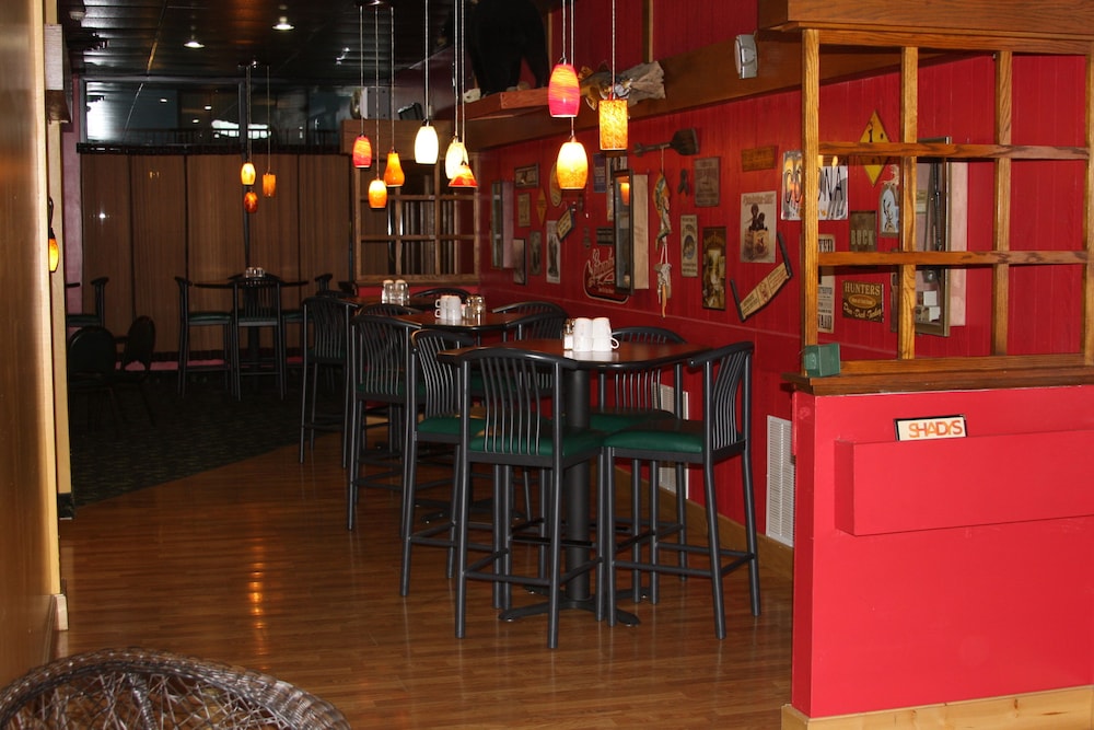 Gladstone Inn & Suites - photo 15