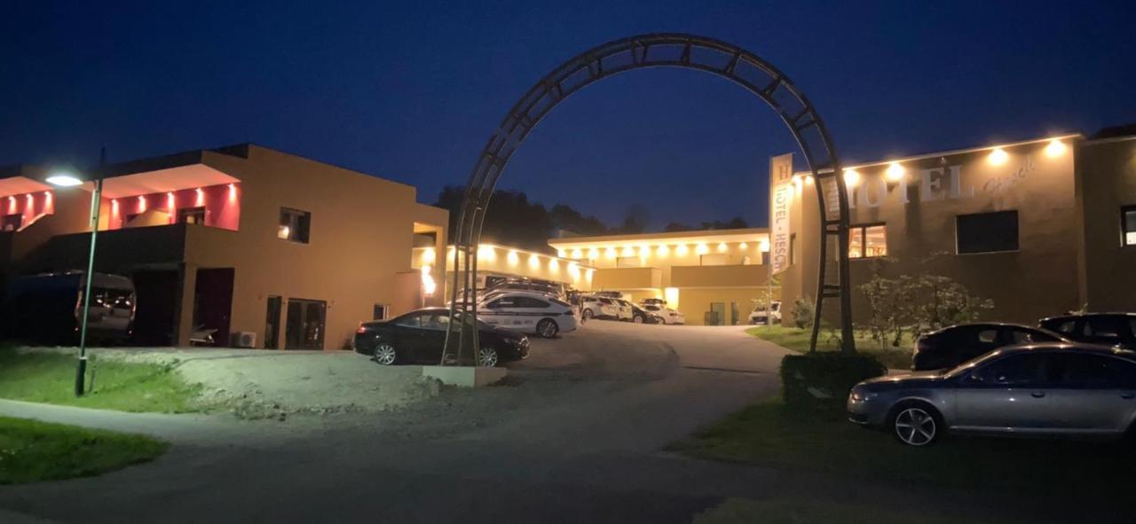 Hotel Restaurant Hesch — Gabersdorf