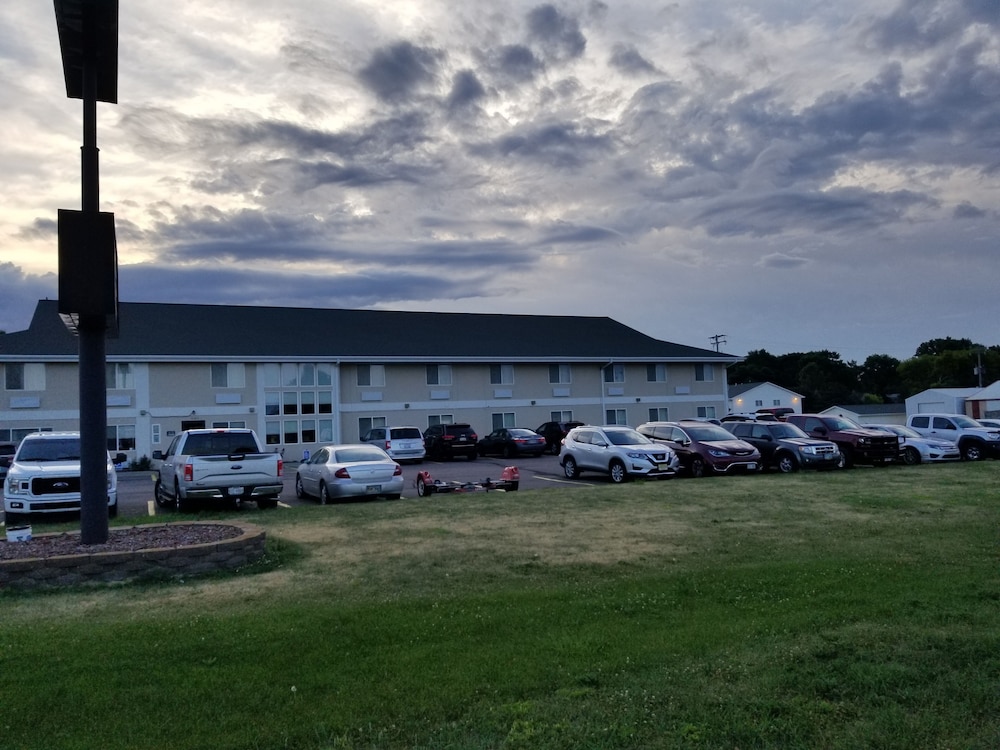 Bilmar Inn & Suites Dell Rapids Near Sioux Falls - photo 155