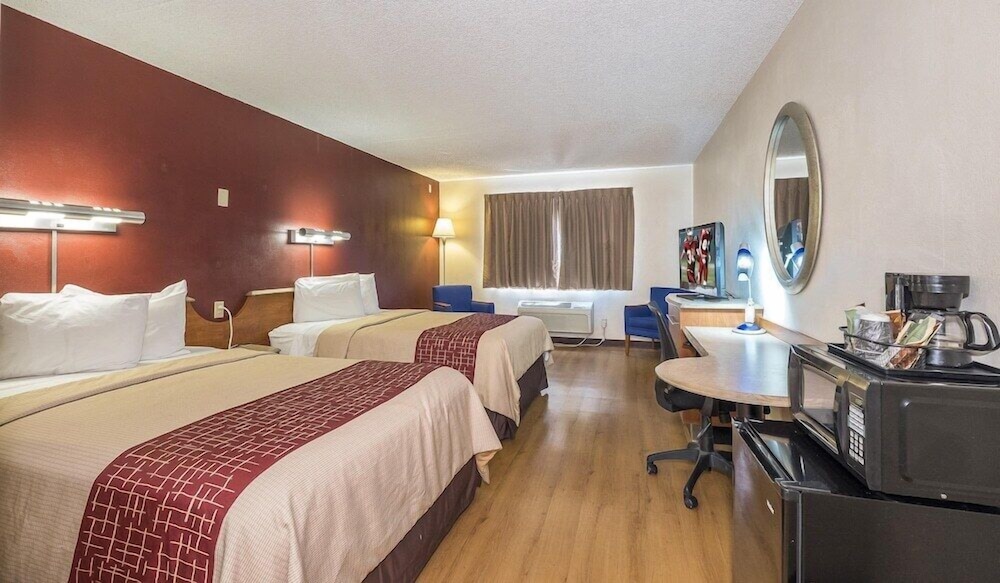 Red Roof Inn and Suites Cleveland Elyria - photo 26