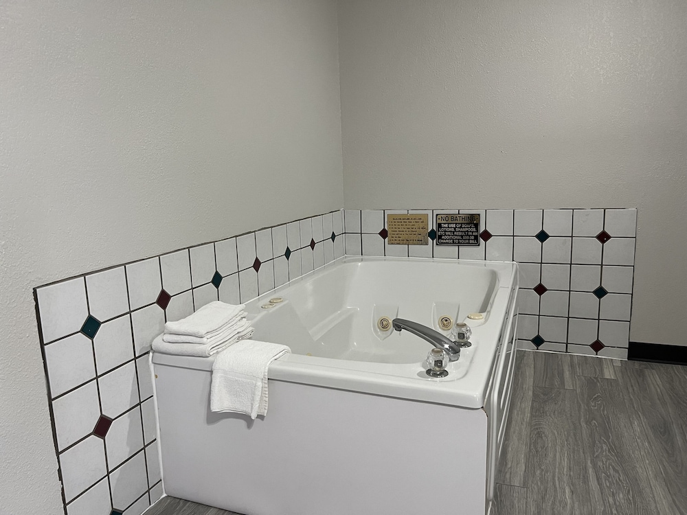 Baymont by Wyndham Omaha SW - photo 4