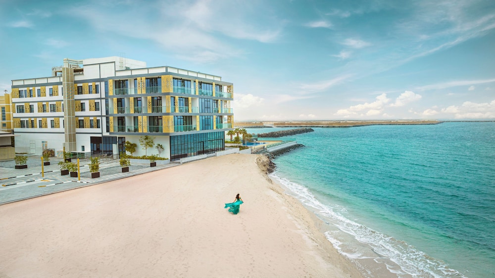 Beach Bay Hotel Mirfa — 4-Star Luxury Hotel in Abu Dhabi, United Arab Emirates