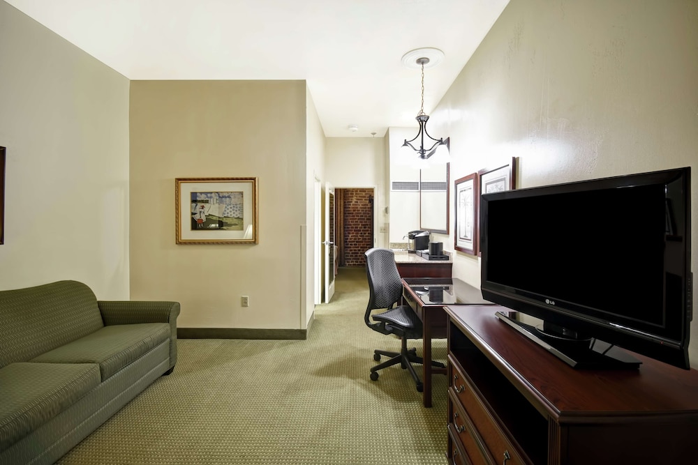 Embassy Suites by Hilton Charleston Historic District - photo 16