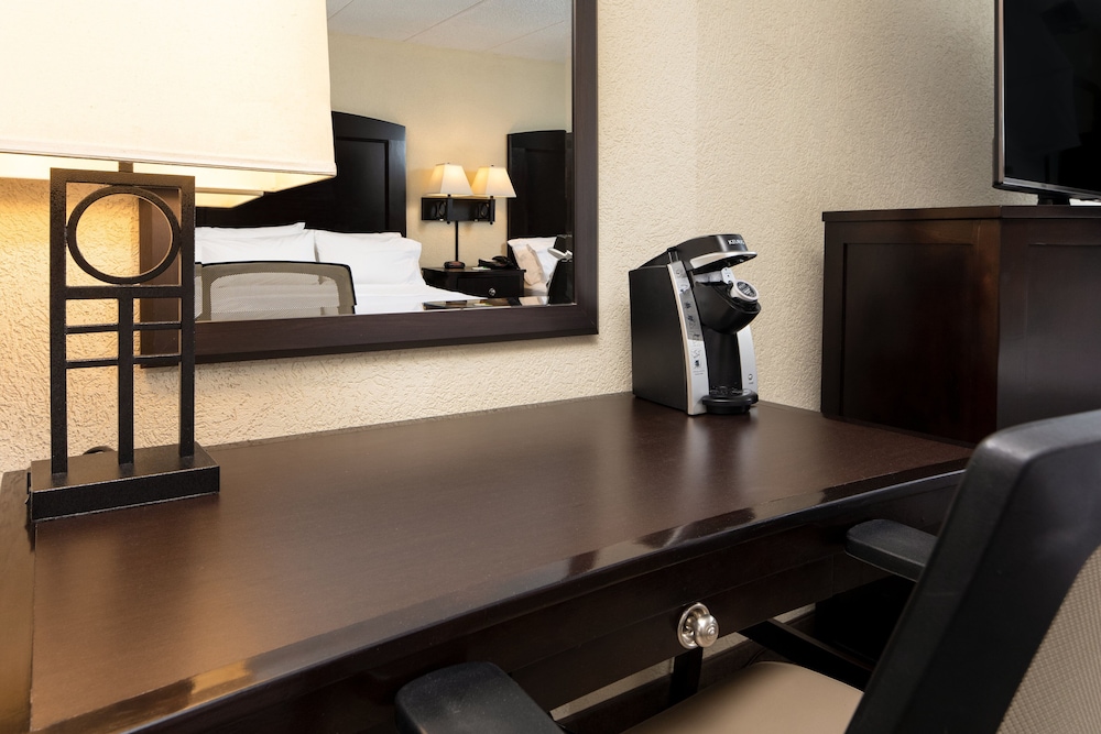Holiday Inn Hotel & Suites Charleston West by IHG - photo 25