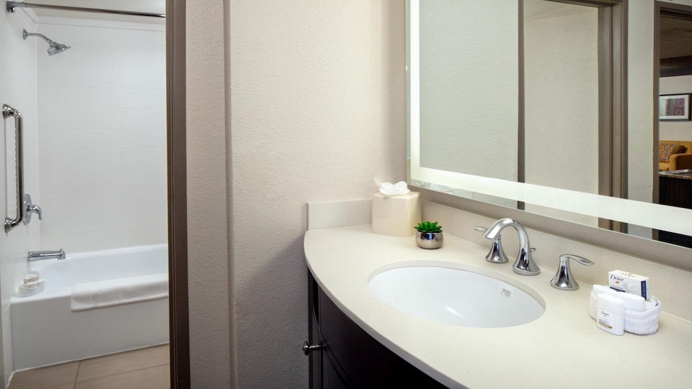 Holiday Inn & Suites Phoenix Airport North by IHG - photo 16