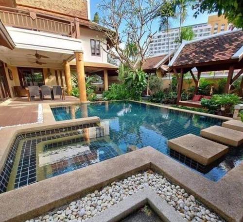 Luxury 5BR Pool Villa Pattaya Family & Friends Fun Escape BBQ Pool Table — 4-Star Luxury Hotel in Pattaya, Thailand