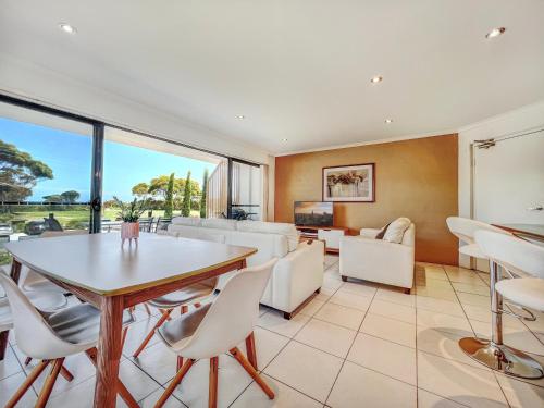 Seachange Apartments Merimbula — 4-Star Luxury Hotel in Merimbula, Australia