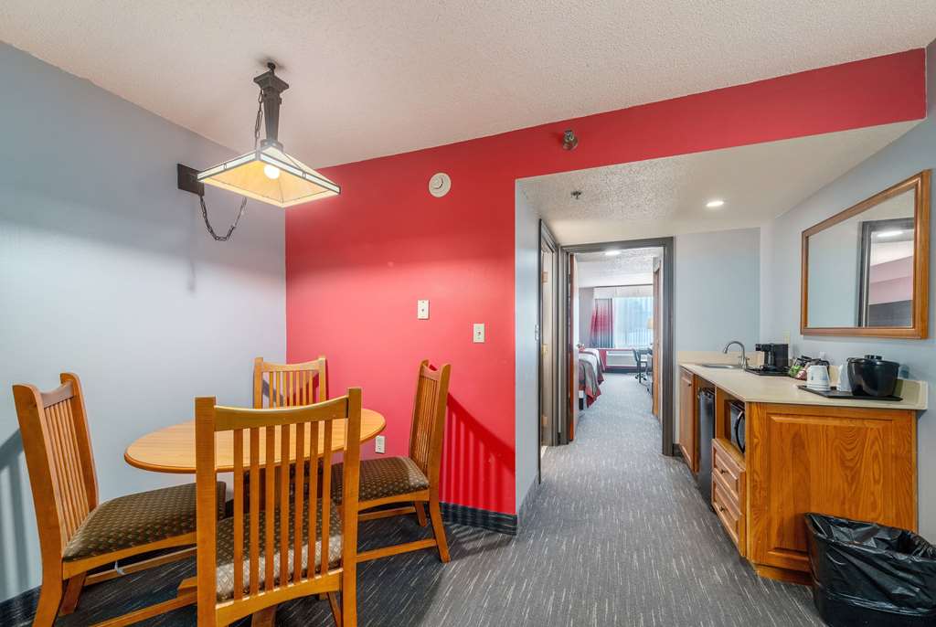 Ramada by Wyndham Sioux Falls Airport Waterpark & Event Ctr - photo 33