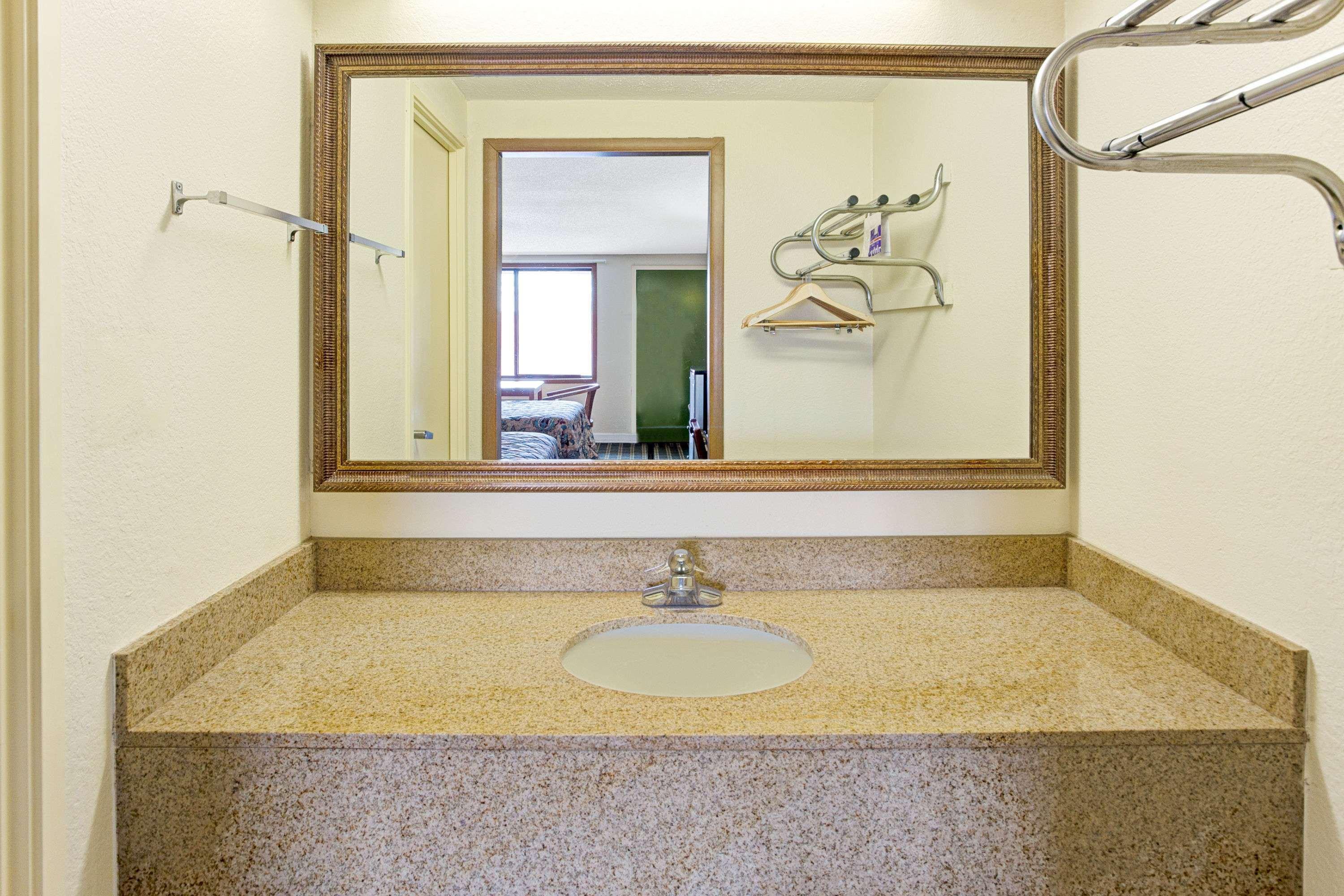 Knights Inn Cartersville - photo 17