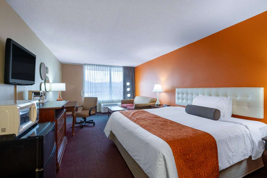 Howard Johnson Hotel & Conference Center by Wyndham Salem - photo 17