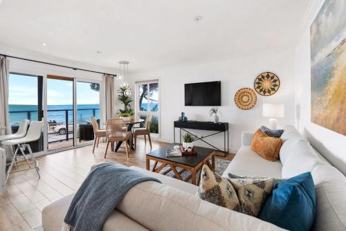Oceanfront La Jolla Cove Condo — 4-Star Luxury Hotel in San Diego, United States