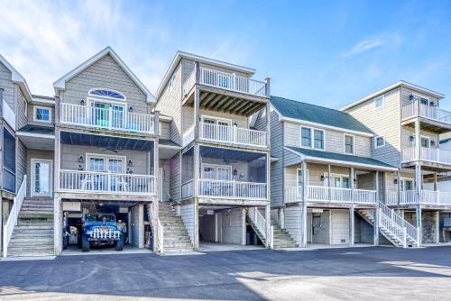 Charlie’s Bayside Retreat Pet friendly In town in Chincoteague, United States