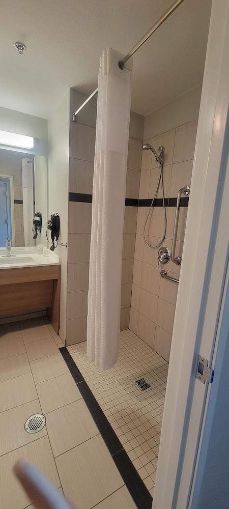 Microtel Inn & Suites by Wyndham Fountain Fort Carson - photo 24