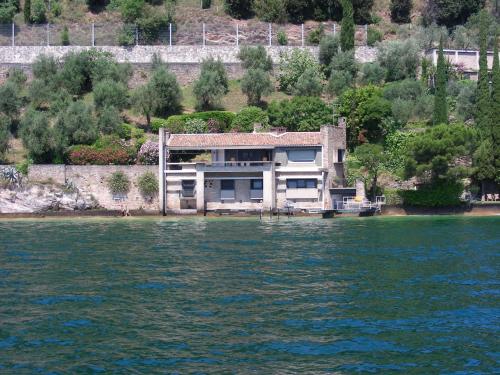 Villa Coccodrilla — 4-Star Luxury Hotel in Toscolano Maderno, Italy