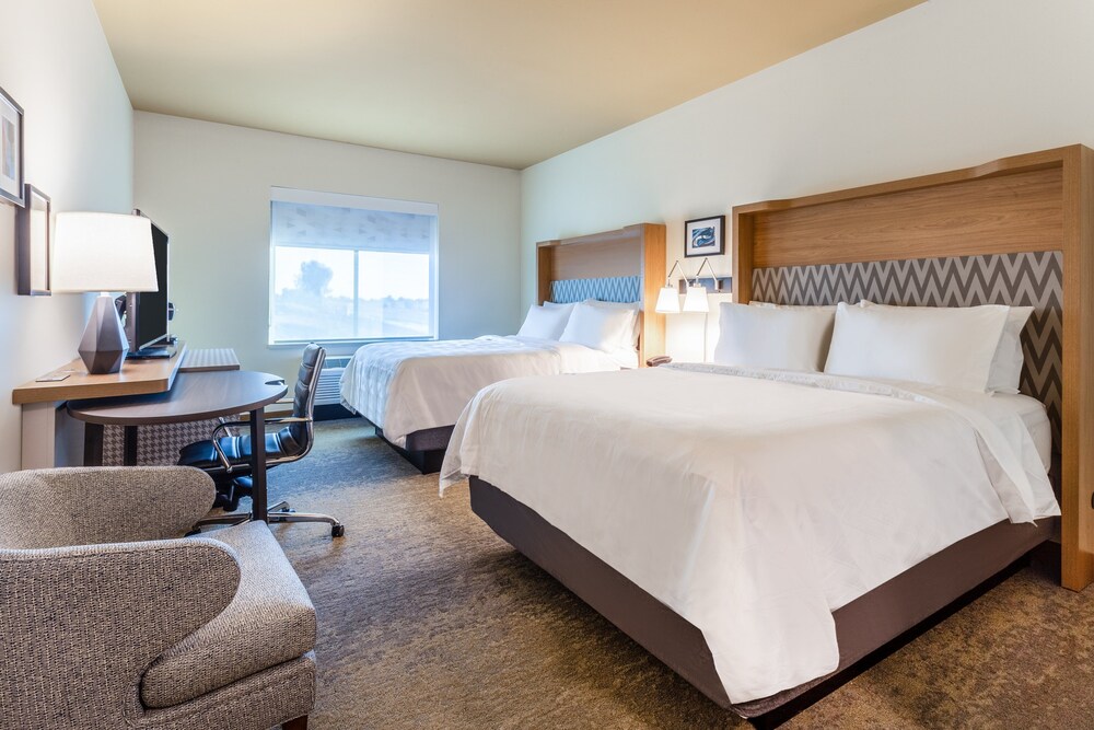 Holiday Inn & Suites Cedar Falls Waterloo Event Ctr by IHG - photo 7