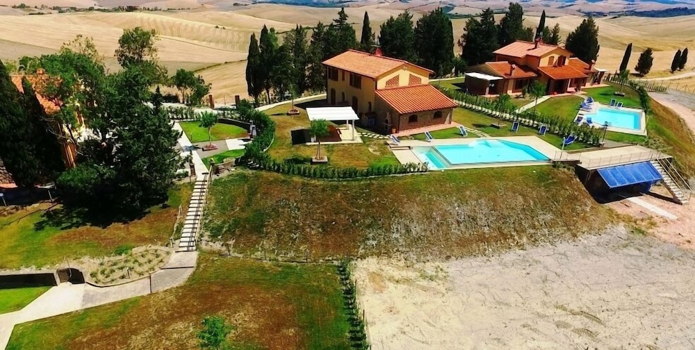 Ville del Silenzio — 4-Star Luxury Hotel in Lajatico, Italy