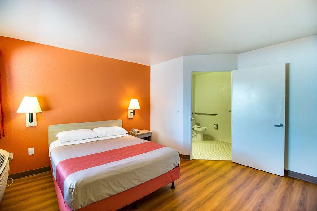 Motel6 Phoenix AZ East - photo 13