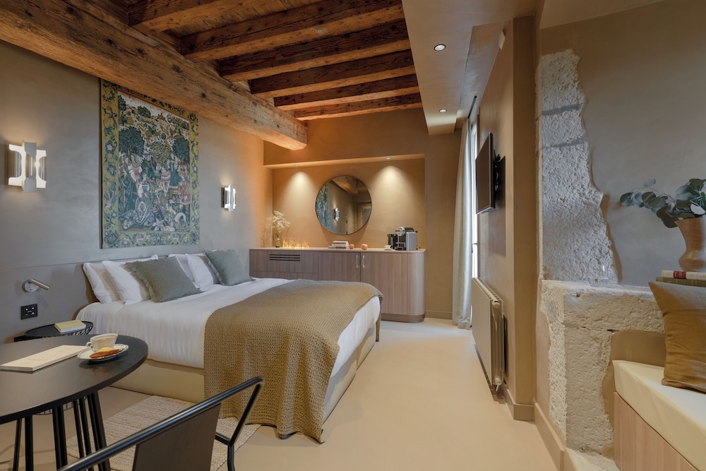 Mihotel Cite Medievale De Perouges — Perouges