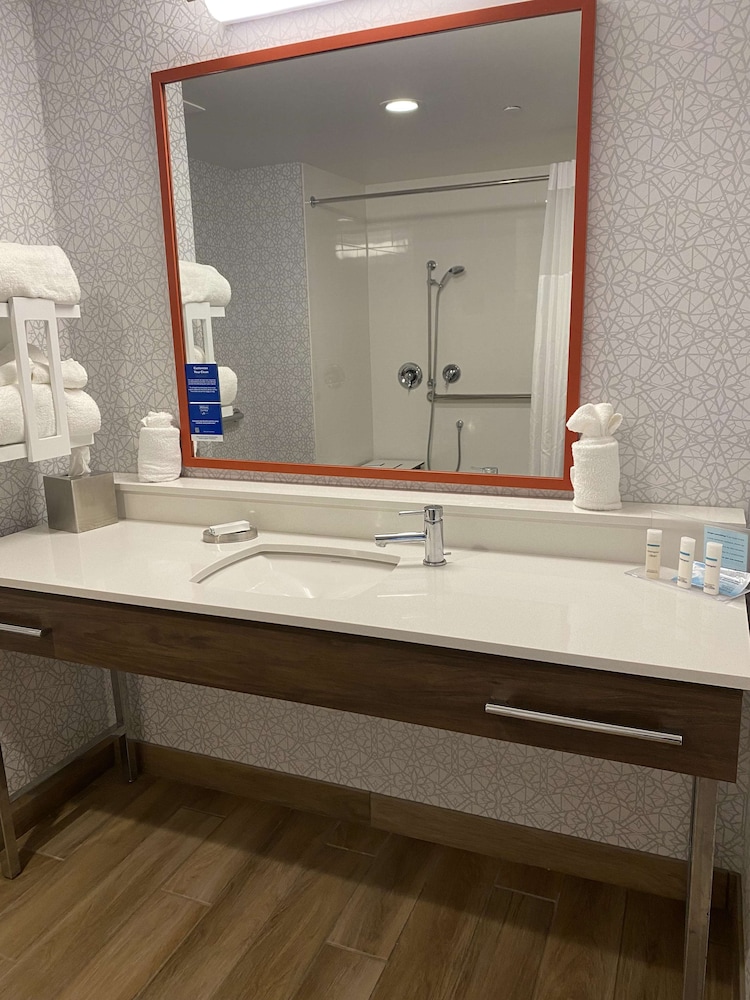 Hampton Inn & Suites Olean - photo 46