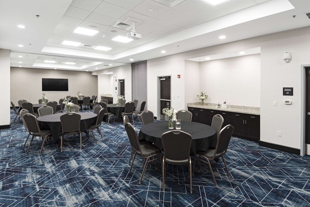 Hampton Inn & Suites Raleigh Downtown - photo 92
