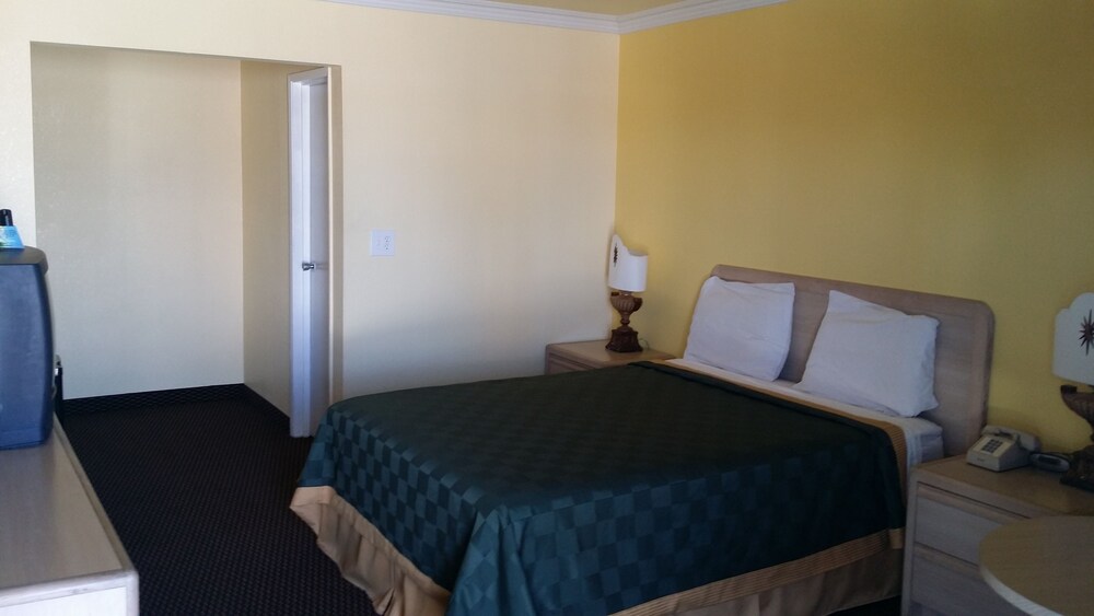 Desert Mirage Inn & Suites - photo 8