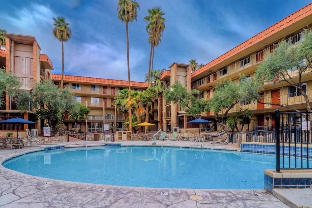 Hotel image of Studio 6 Phoenix AZ Sky Harbor