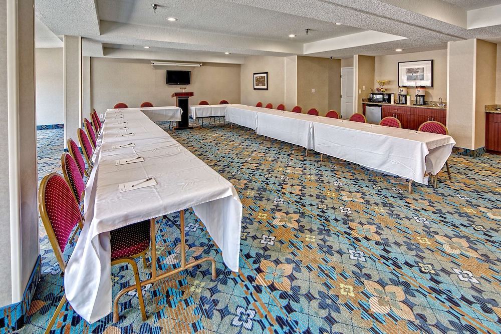 Hampton Inn Laurinburg - photo 31