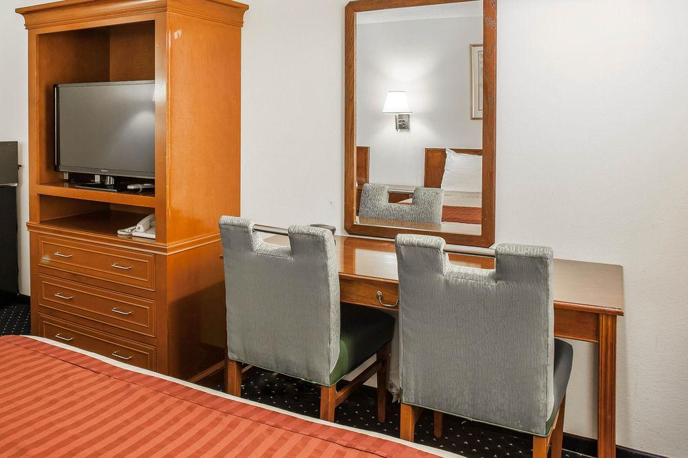 Econo Lodge SeaTac Airport North Seattle - photo 27