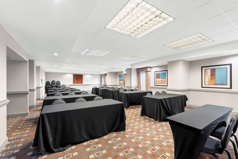 Hampton Inn Pennsville - photo 37