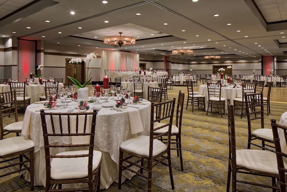 DoubleTree by Hilton Libertyville Mundelein - photo 21