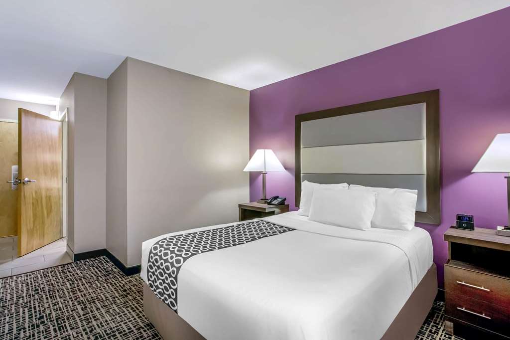 La Quinta Inn by Wyndham Radford - photo 14