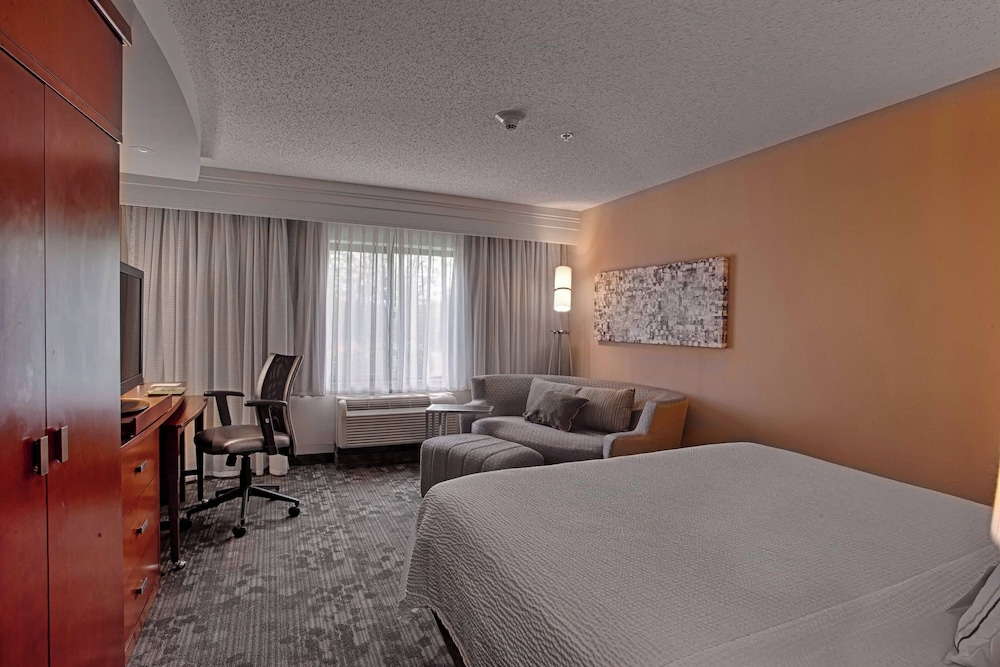 Courtyard by Marriott Wall at Monmouth Shores Corporate Park - photo 10