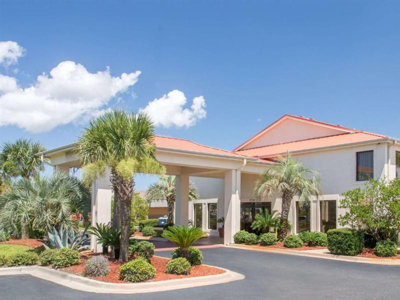 Days Inn & Suites by Wyndham Navarre near Beaches Hurlburt in Navarre, United States