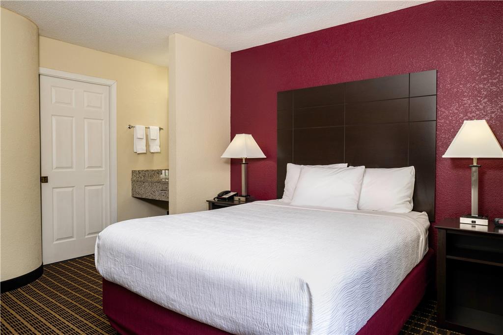 Baymont Inn & Suites by Wyndham Mukwonago - photo 29