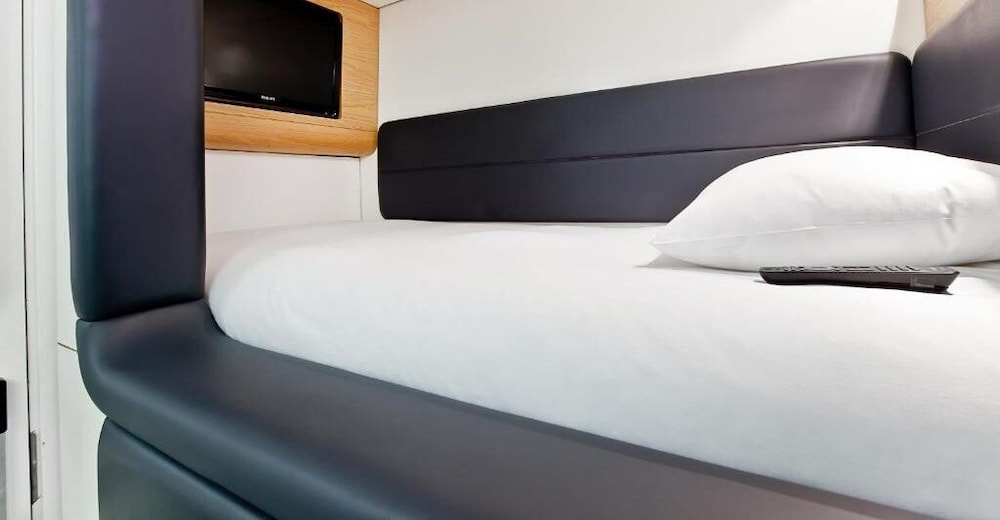YOTELAIR Amsterdam Schiphol Transit Hotel — hotel near Amsterdam Airport Schiphol