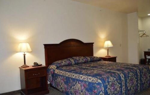 HiWay Inn Express - photo 4